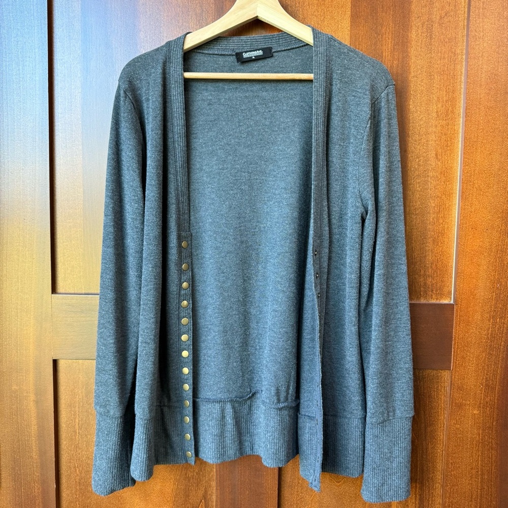Women’s Clothing Ave Gray Snap Cardigan Size XL